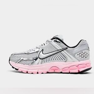 Nike Women's Athletic Shoes in Gray and Pink